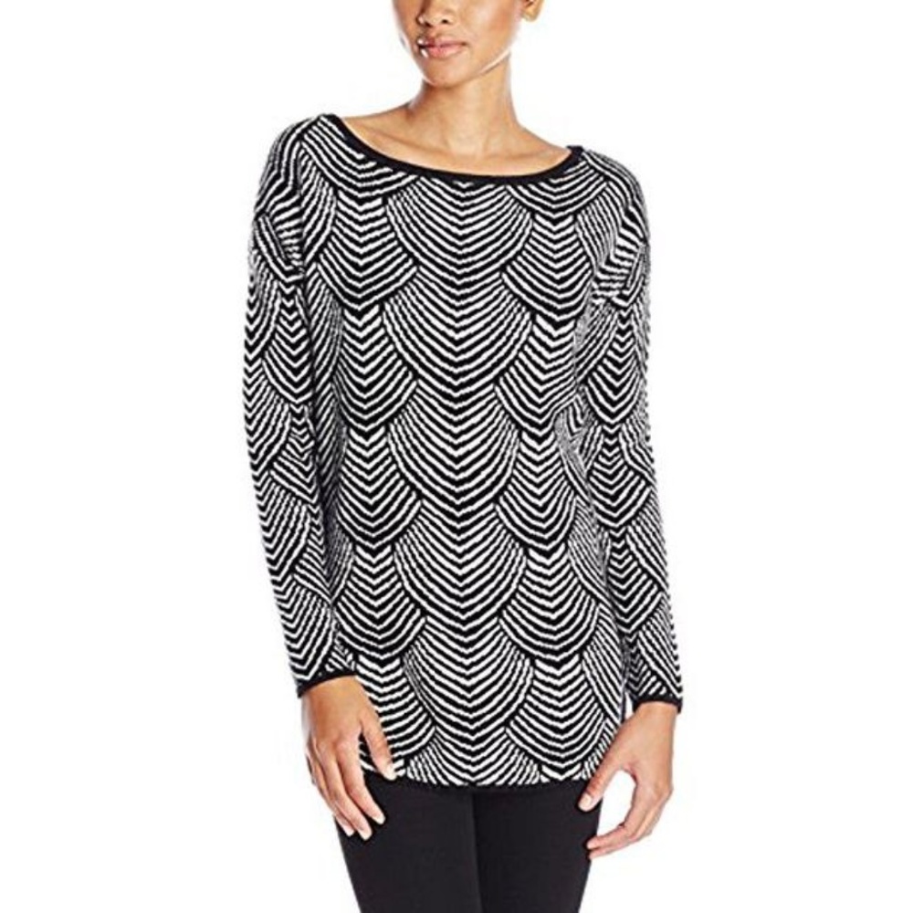 BCBGeneration Scallop Deco Tunic Sweater NWOT
